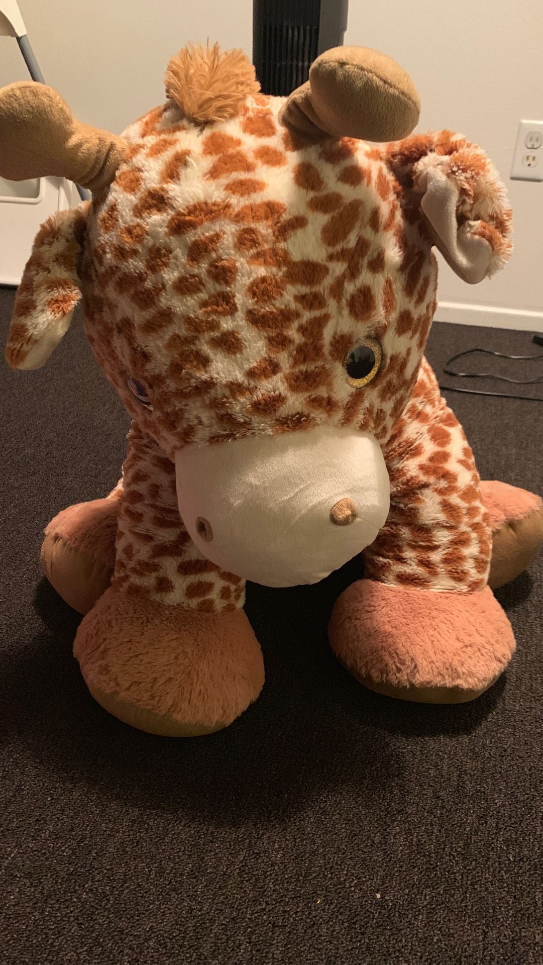 Big giraffe teddy bear