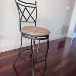 Counter Height  Swiveling  Stools
