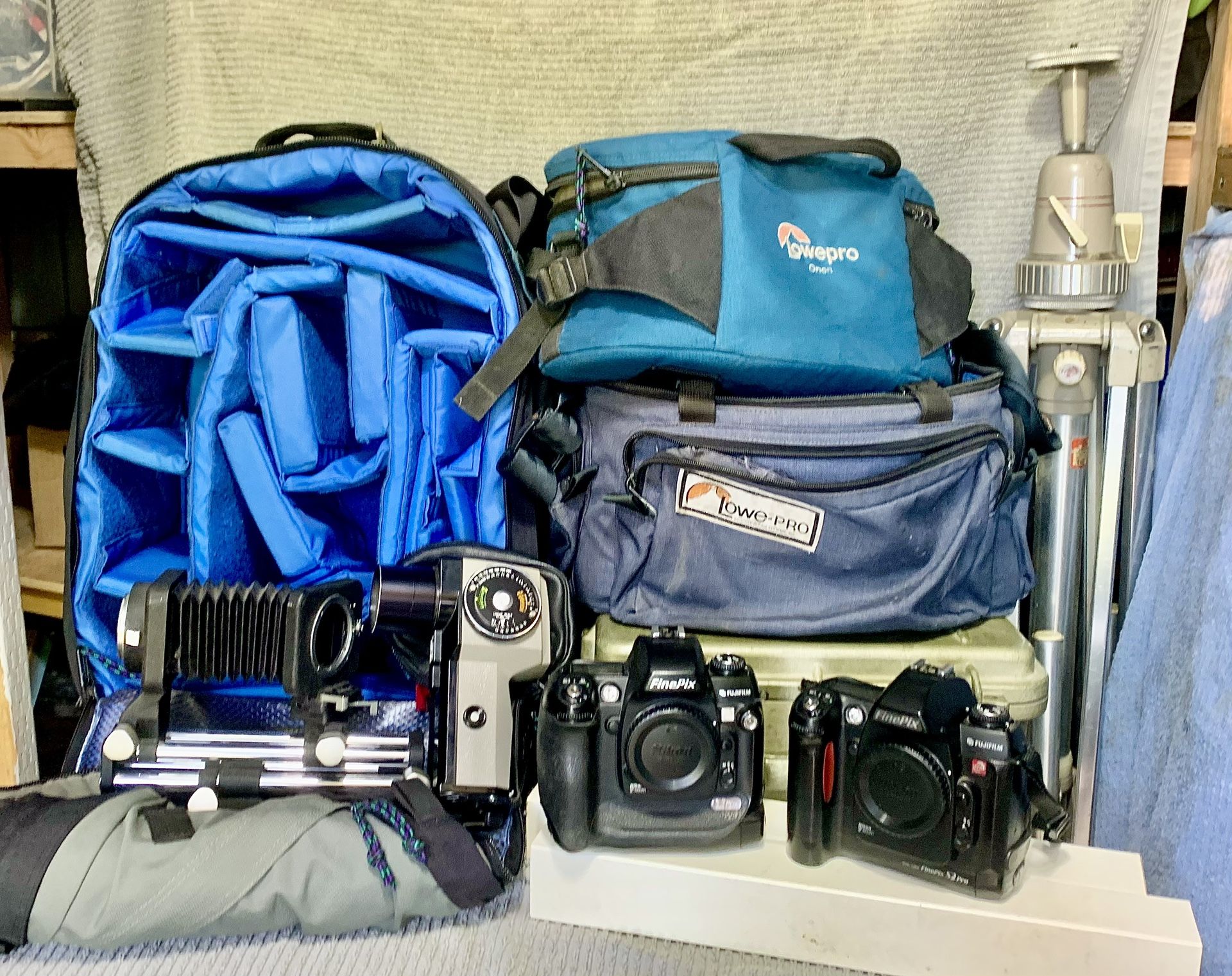 Professional Photography Equip and Studio Equipment. Long list of equipment available upon request. Thx