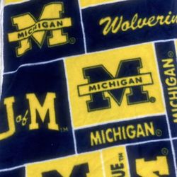 MICHIGAN WOLVERINES BLANKET