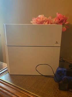 PS4 w controllers charger and game included
