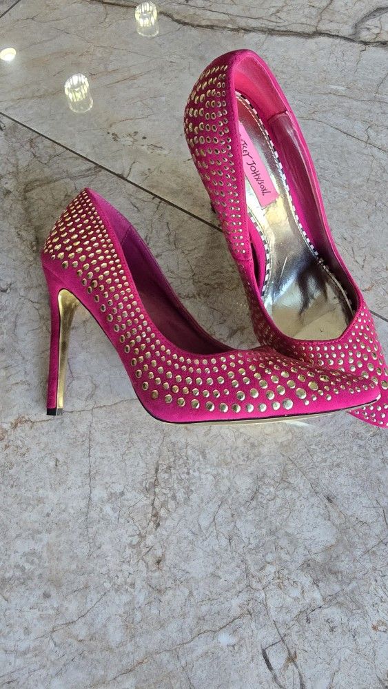 Betsey Johnson Fuchsia Faalyn Pumps