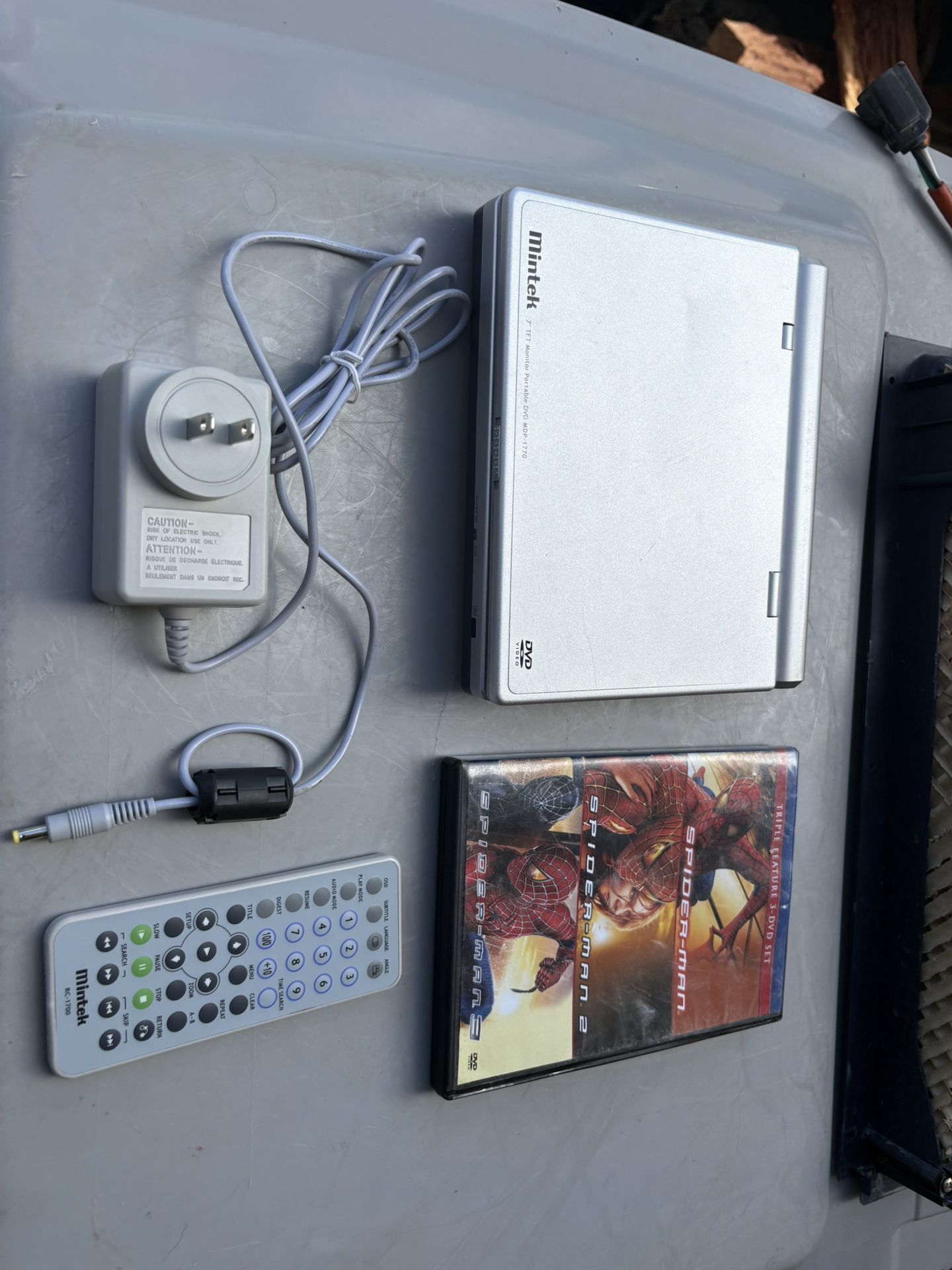 Mintek Portable DVD Player ( Hesperia Ca )