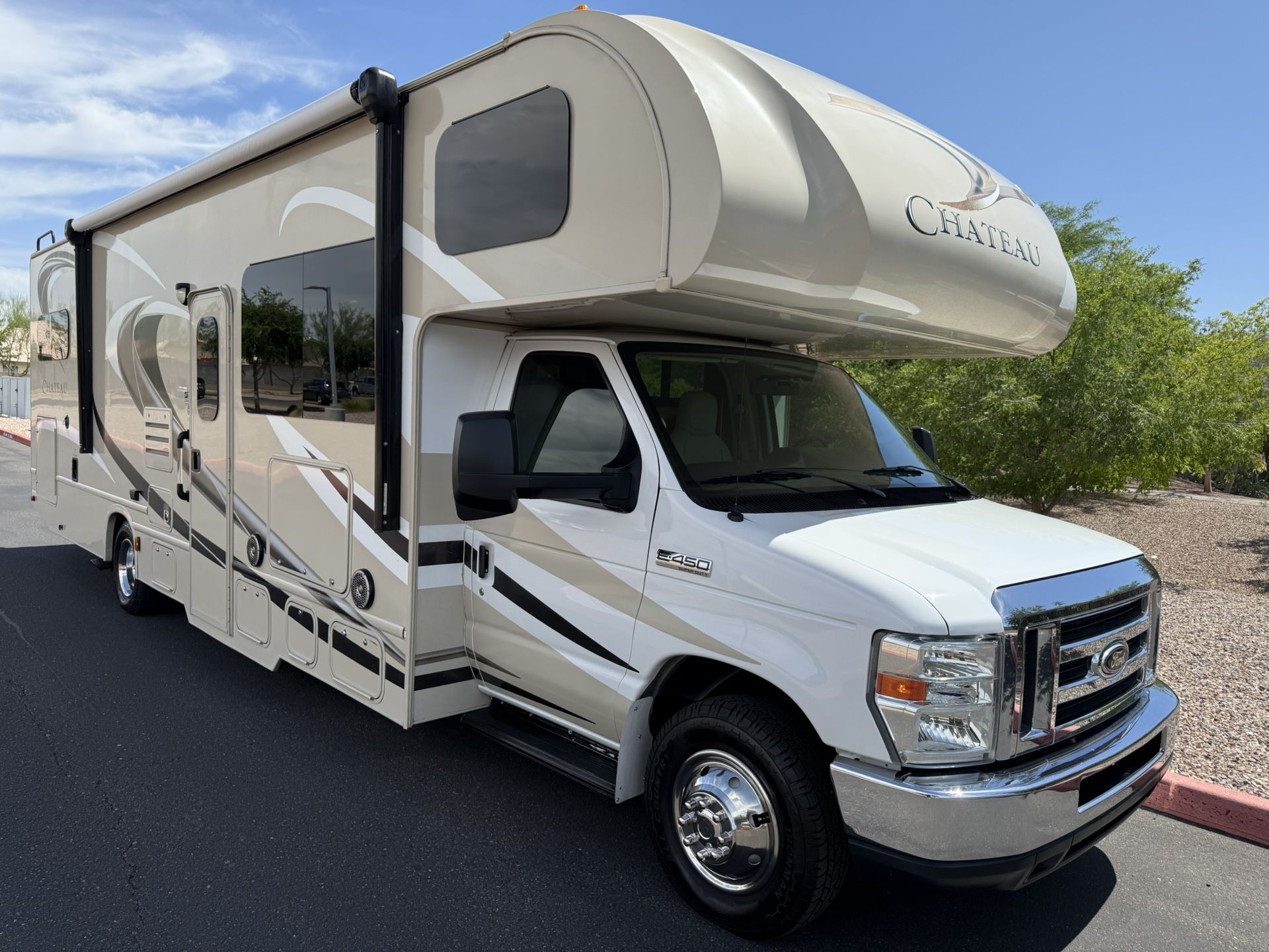 2015 Thor Chateau Luxury Class C Motorhome