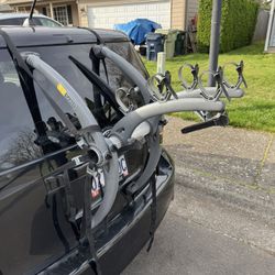 Saris Trunk Mount Bike Rack - Holds 3 Bikes - Great Condition!