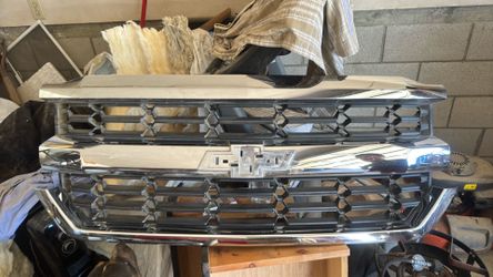 OEM 16-18 chevy silverado front grill
