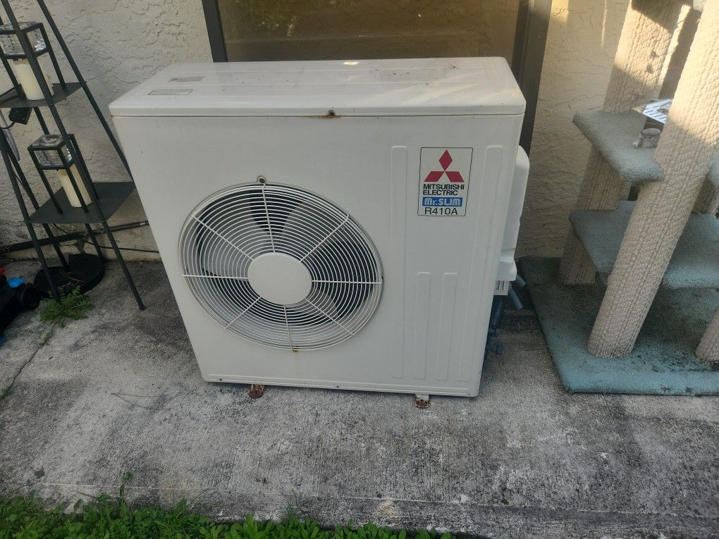 Mitsubishi M-Series - 24,000 BTU - Mini Split Outdoor Condenser - Air Conditioner