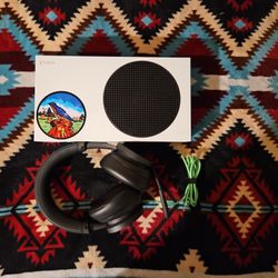 Xbox Series S With Xbox Headset 