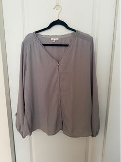 Maurices grey shirt