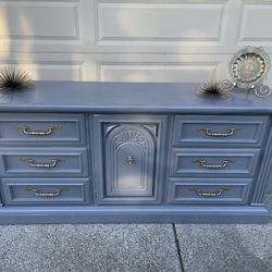 Elegant Grey 9 Drawer Dresser/buffett By Bassett Furniture