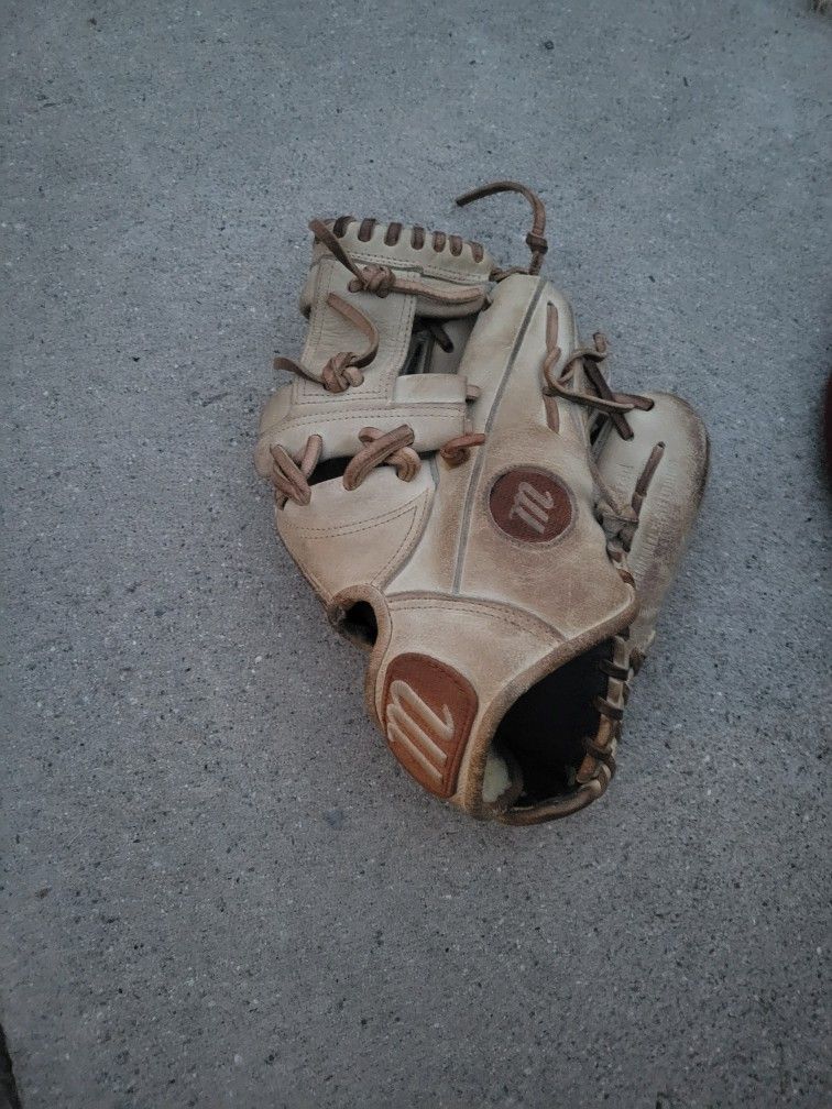 Marucci Baseball Glove