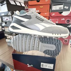 Mens Reebok Size 8.5 Shoes