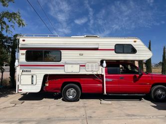 900 Lance camper