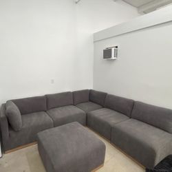 Henredon Murphy 6-Piece Fabric Modular Sectional with Ottoman – Display Model – $1,400