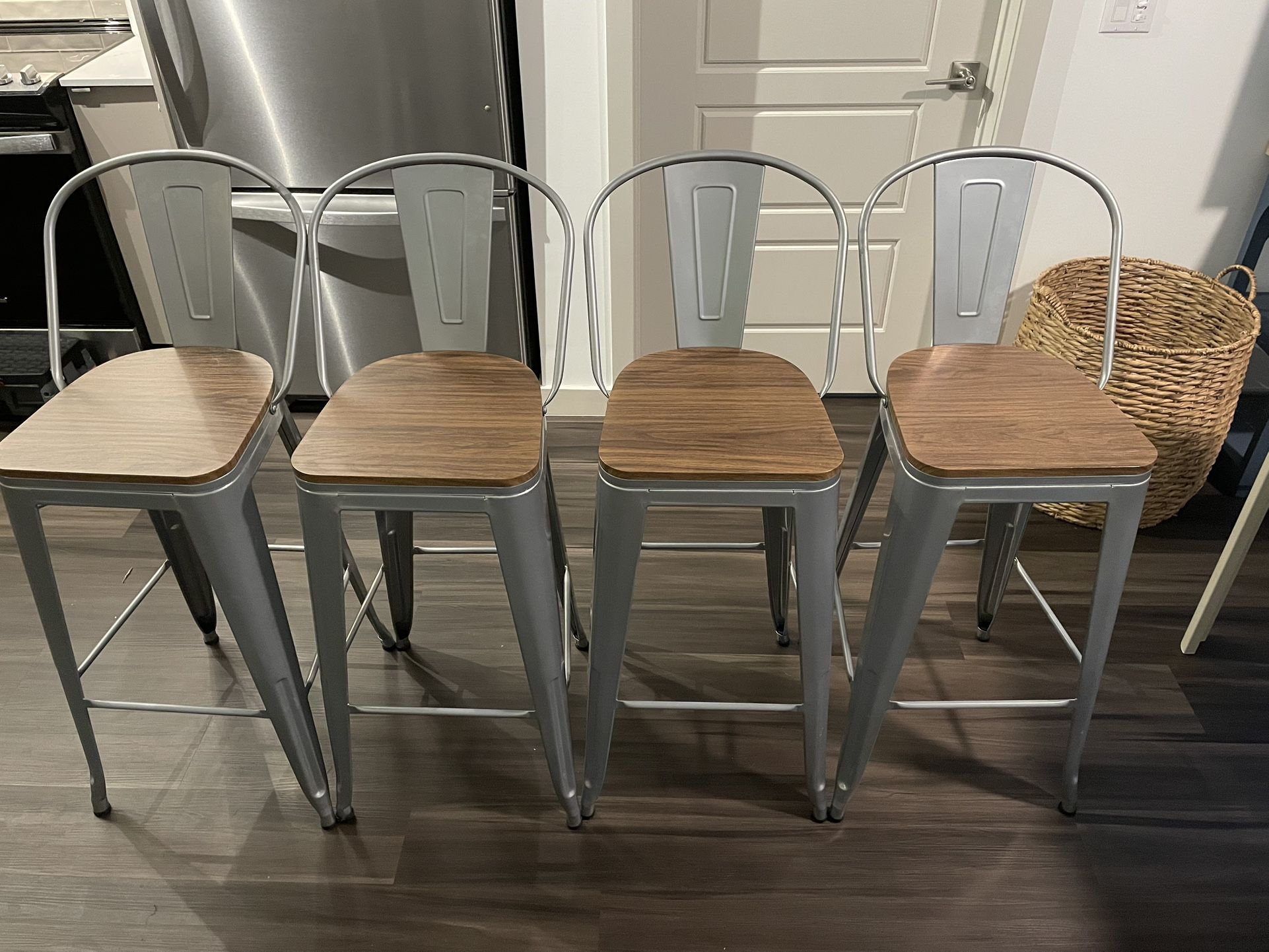 30” Bar Stools New Condition