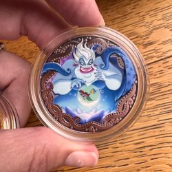 Disney Disneyland Parks Ursula & Vanessa Rose Gold Medallion Coin In Case