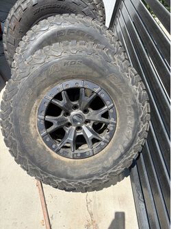 37" BFGoodrich All-Terrain KO2 Tires on OEM Ford F-150 Raptor Beadlock Wheels