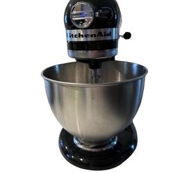 USED ONCE - KitchenAid Classic Series 4.5 Quart Tilt-Head Stand Mixer K45SS, Onyx Black