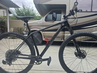 Like New Cannondale FSI carbon hardtail medium mountain bike