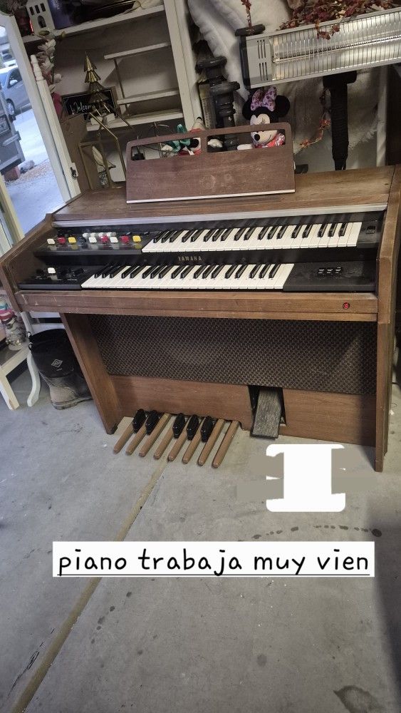    Piano Antiguo Trabaja Muy Vien