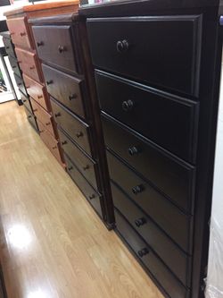 Pinewood dresser large 5 drawers