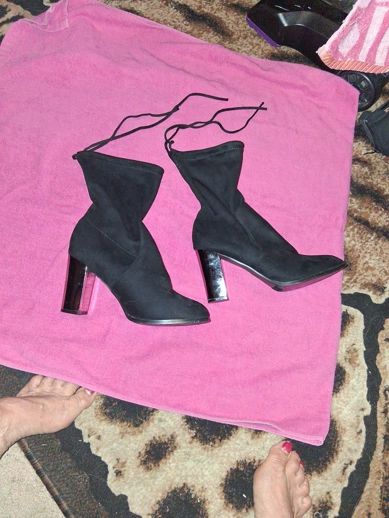 Nice Sued Black Boots