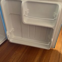 RCA MINI FRIDGE for Sale in Los Angeles, CA - OfferUp