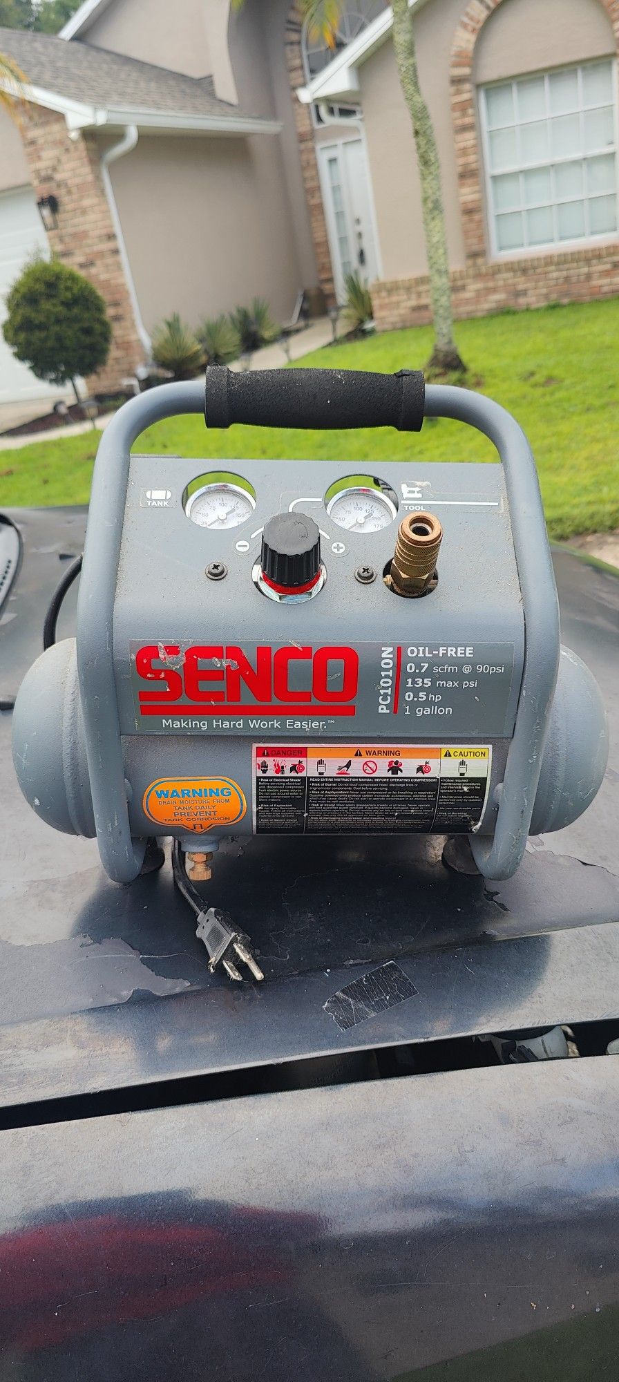 Senco 1 Gallon 1/2 Electric Pancake Air Compressor .