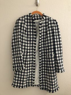 Tahari coat .. ... size 6