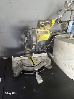 Power saw and chain saw