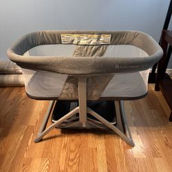 Babytrend Quick Fold 2 In 1 rocking bassinet with travel bag