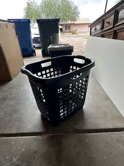 STURDY Sterilite Hamper