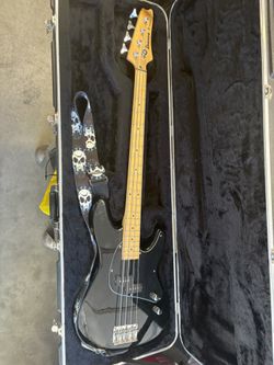 Black Ibanez, Tr 50 Bass With Skb Pro Hard Case