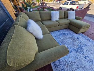 Beautiful Sectional With Lounge totally Deep Clean Good Condition No Stains No Smell Luxurious olive green color made Fabric