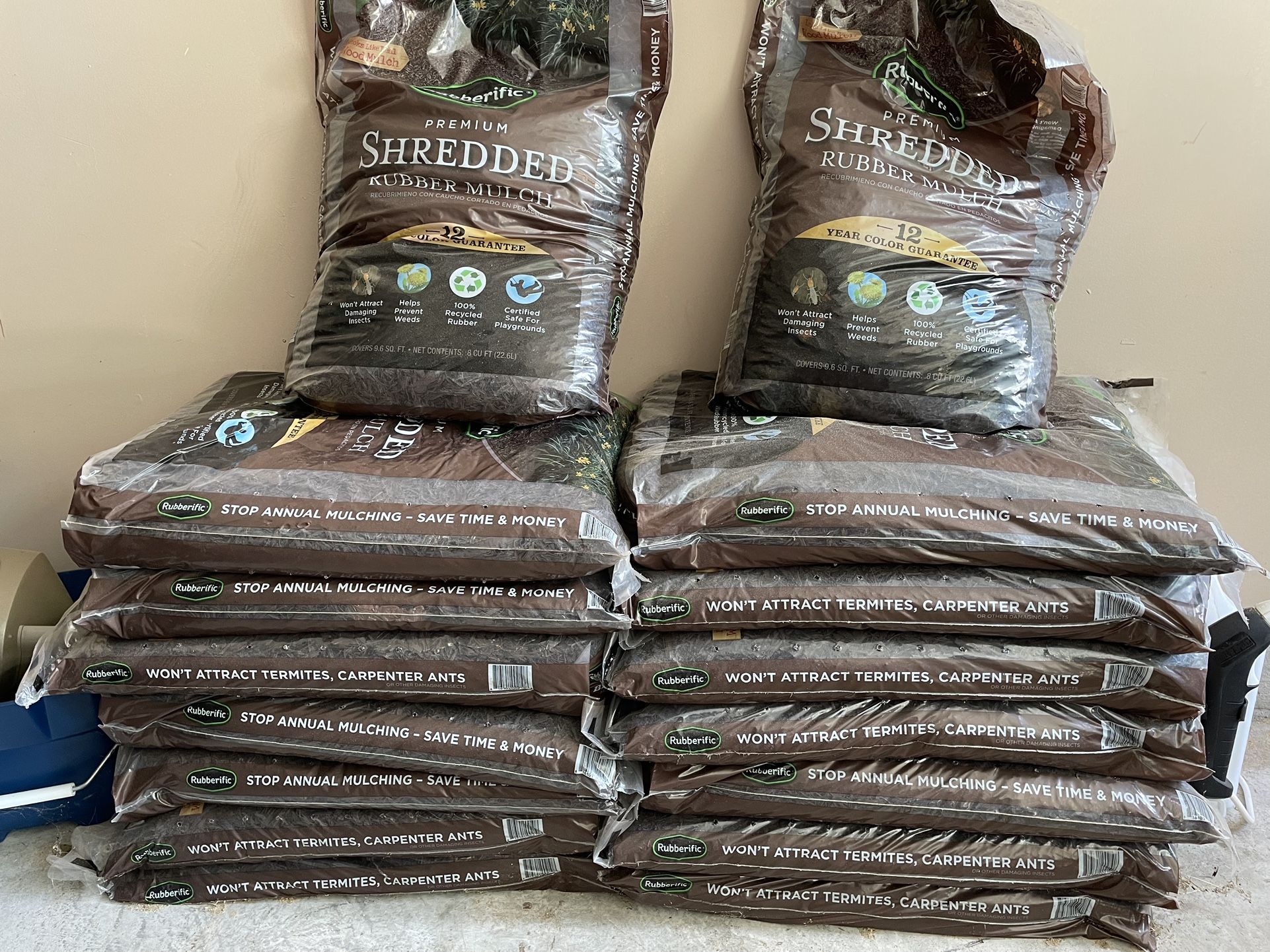 17 Bags of Rubberific Premium Shredded 0.8-cu ft Dark Brown Rubber Mulch