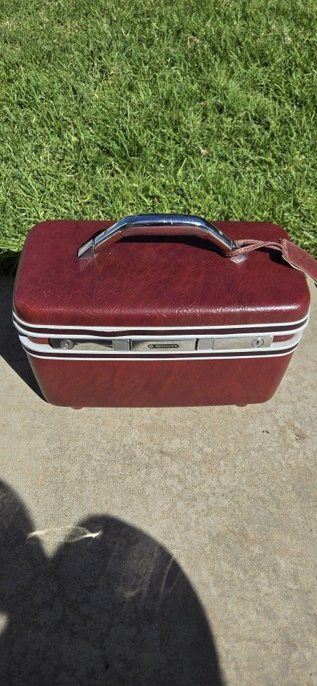 Vintage Samsonite Silouette II Train Case