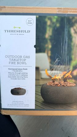 Outdoor gas fire pit