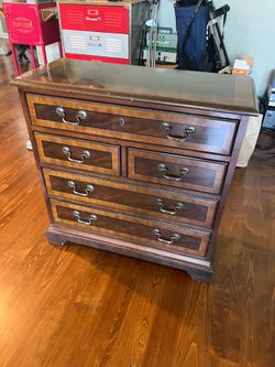 DREXEL Banded Mahogany Chippendale Five-Drawer Bachelor Chest Vintage