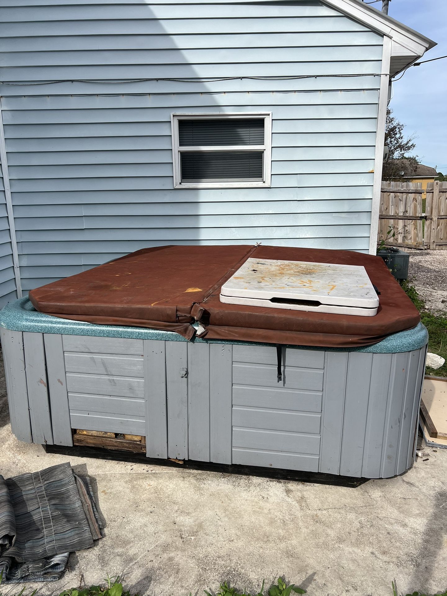 Free π hot tub ππ»