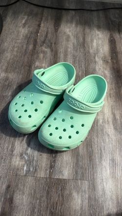 crocs