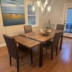 Wood Dinning Table With 5 Chairs