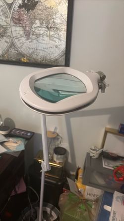 Magnifier lamp
