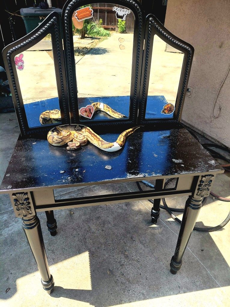 Vanity Desk Piebll For Female 4 Years