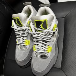 Air Jordan 4 Neon