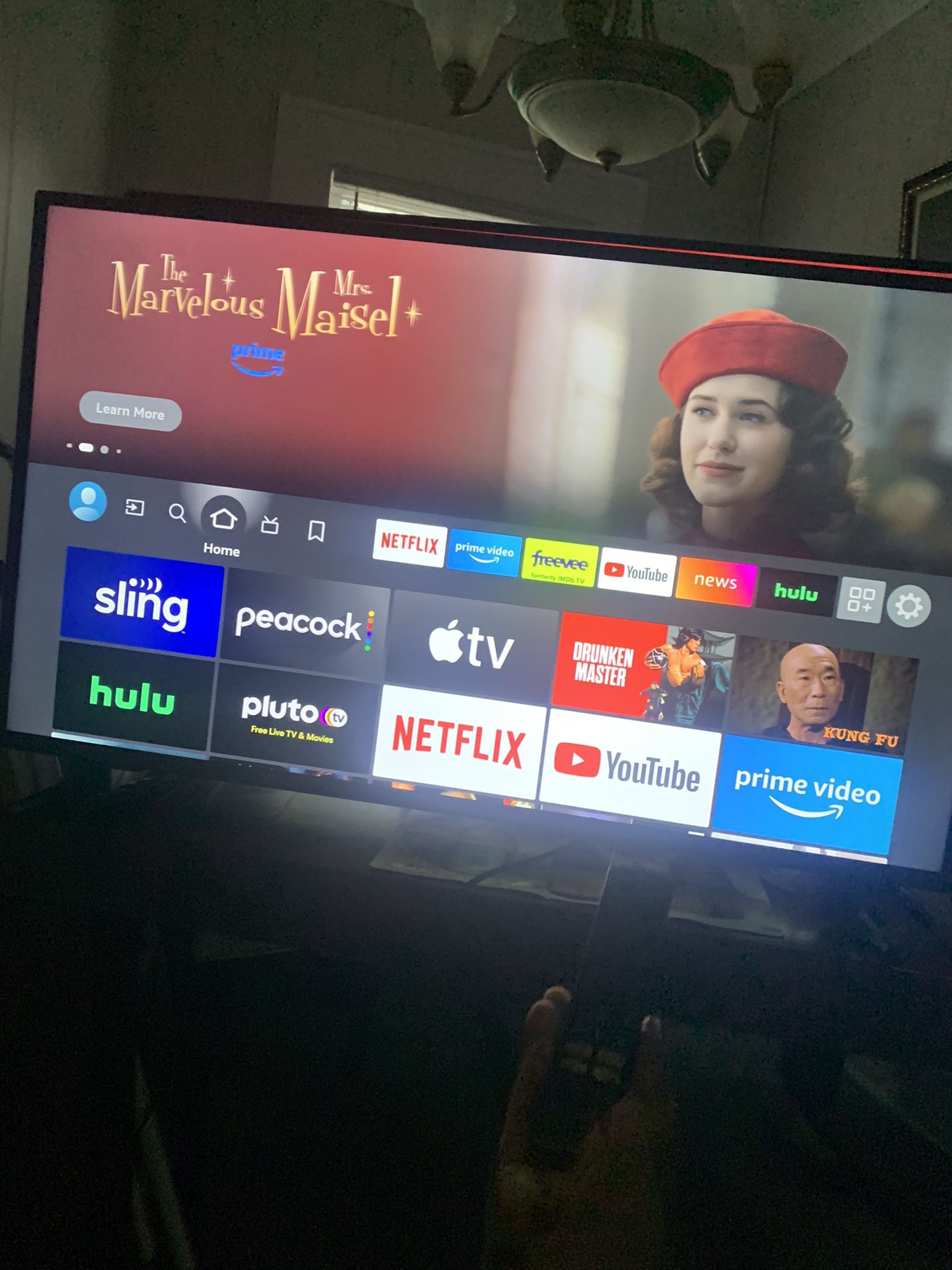 Insignia/ Smart Tv/ 50 In/ Voice Remote / Netflix Included