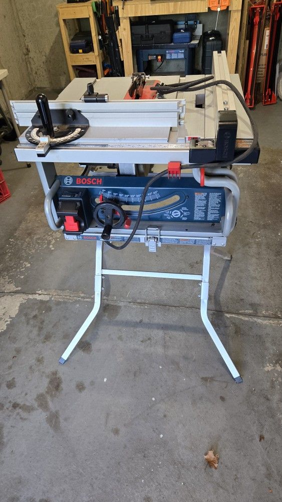 Bosch GTS 1031 table saw with stand