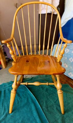 Beautiful Solid Maple , Alder, Pine Windsor Back Arm Chair Quality made by Ethan Allen .