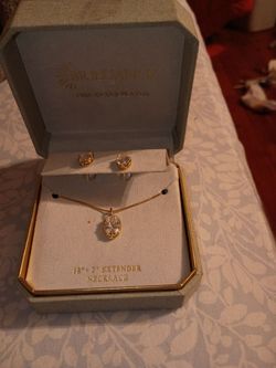 Ear rings and necklace