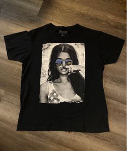 Woman’s Portrait graphic shirt size L