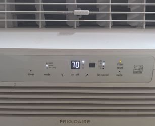 AC Frigidaire 8,000 BTU